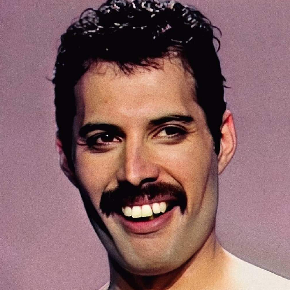 Dentadura de Freddie Mercury - 40+ Facts About the Controversial Life of Freddie Mercury