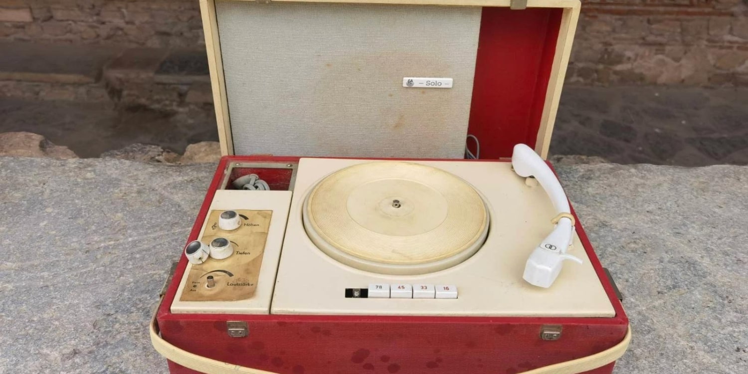 From Nostalgia to Collector’s Item: The Return of Vintage Record Players